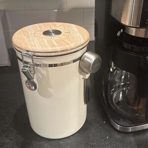 NIB VEKEN 16oz COFFEE CANISTER